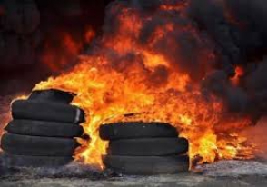 Թիթեղյա կրպակում մասամբ այրվել է 12 անվադող